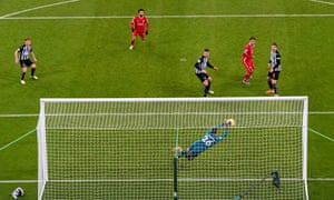 Newcastle United v Liverpool - Premier League - St James' Park<br>Newcastle United goalkeeper Karl Darlow saves a shot from Liverpool's Roberto Firmino during the Premier League match at St James' Park, Newcastle. PA Photo. Picture date: Wednesday December 30, 2020. See PA story SOCCER Newcastle. Photo credit should read: Stu Forster/PA Wire RESTRICTIONS: EDITORIAL USE ONLY No use with unauthorised audio, video, data, fixture lists, club/league logos or "live" services. Online in-match use limited to 120 images, no video emulation. No use in betting, games or single club/league/player publications.