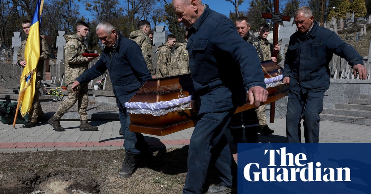Kremlin disrespecting families as it stalls return of own dead, says Zelenskiy