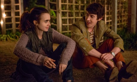 Lily Collins and Alex Sharp in To The Bone.