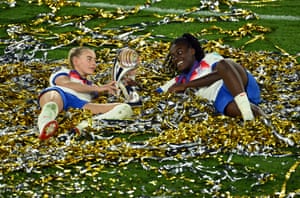 Chloe Kelly and Michelle Agyemang of England observe pinch nan trophy aft beating Spain.