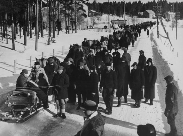 Finnish refugees trudge through snow during the winter war with he Soviet Union