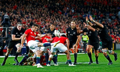 The lIon scrum-half, Conor Murray, had to put up with New Zeland players diving ‘blindly’ at his legs and pushing him after he kicked, said Warren Gatland. 