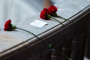 Carnations are left in the Portuguese parliament