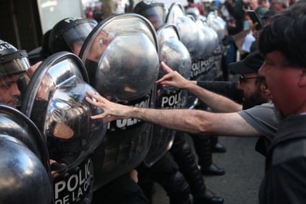 الأرجنتين توافق على مشروع قانون التعدين الجليدي لميلئي وسط احتجاجات بيئية الأرجنتين توافق على مشروع قانون التعدين الجليدي لميلئي وسط احتجاجات بيئية