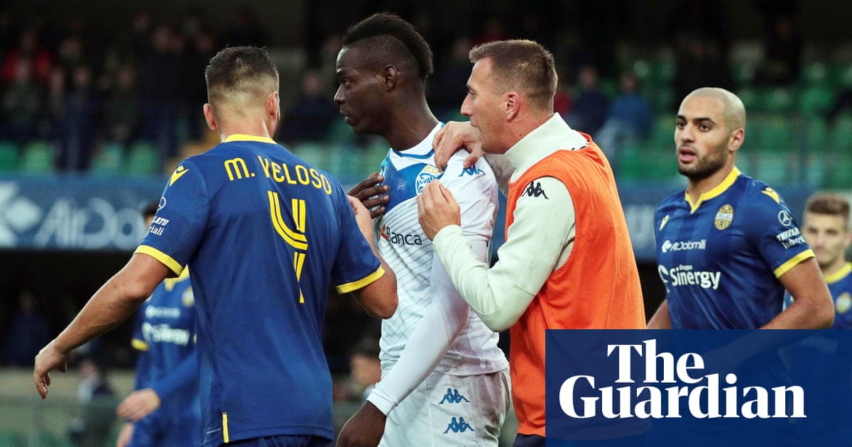 Mario Balotelli convinced to stay on pitch after racist abuse at Verona – video
