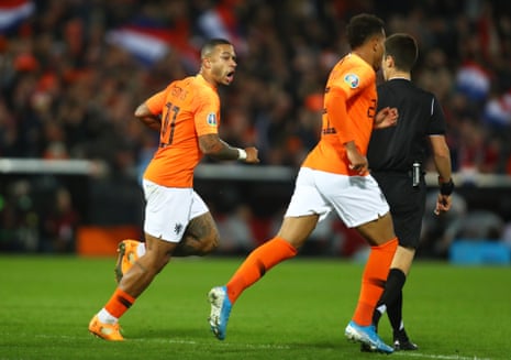 Depay celebrates after scoring the equaliser for the Netherlands.