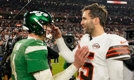 Joe Flacco helms Cleveland Browns to unlikely playoff spot with win over  Jets | NFL | The Guardian