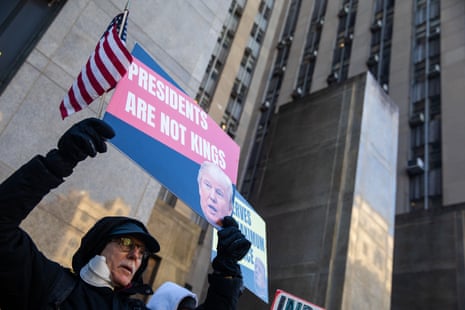 a man holds a sign that says presidents are not kings