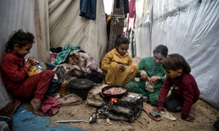 Palestinian children cooking