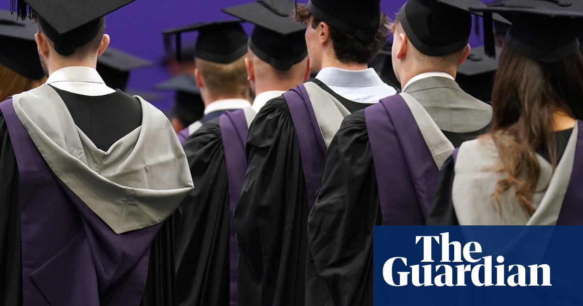 English universities’ income falls for third consecutive year