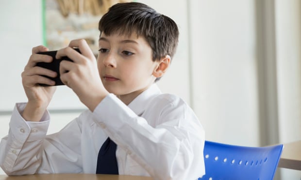 Should children be banned from using mobile phones in the classroom?