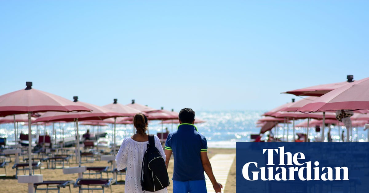 Italians turn away from private beaches amid debate over rising prices