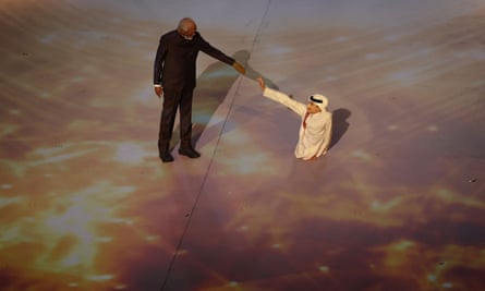 Morgan Freeman y Ghanem Al-Moftah durante la ceremonia de apertura.