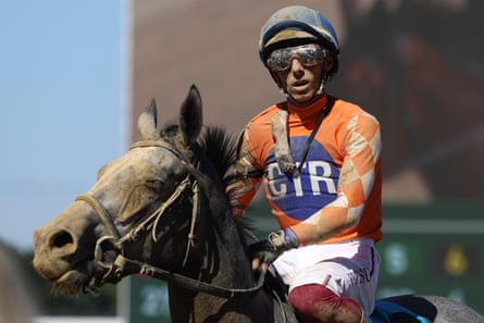 a jockey rides a racehorse