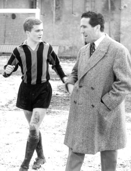 Ferruccio Mazzola talks with Helenio Herrera in 1963