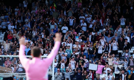 João Palhinha waves to Fulham fans