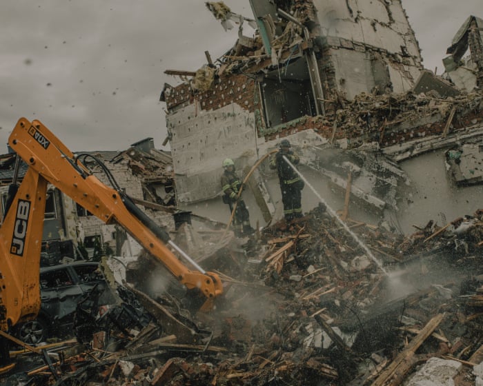 Zelenskyy Condemns Russia's 12-Hour Bombing Campaign on Ukraine