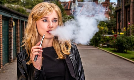 E-cigarettes do not lead to smoking tobacco in young people, according to the latest research.