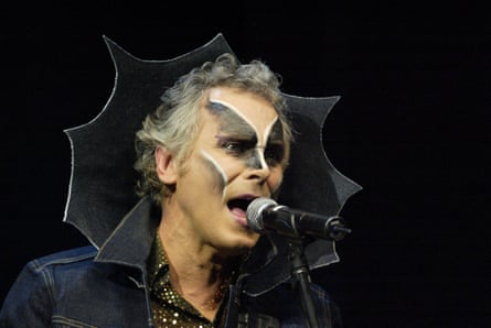Bob Starkie in makeup performing with Skyhooks in 2009