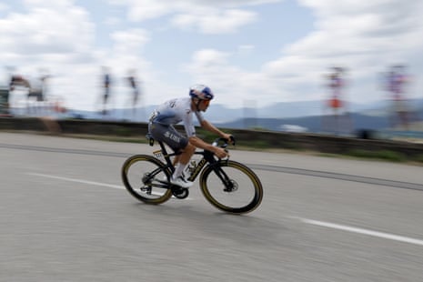 Tom Pidcock on a downhill.
