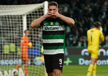 Viktor Gyökeres celebrates scoring for Sporting against Boavista in December 2024