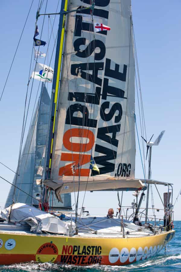 Jon Sanders sails the Perie Banou II into Western Australia's Fremantle Harbour on 31 January 2021