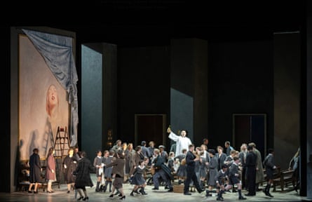 The Glyndebourne chorus and the children’s chorus in Tosca