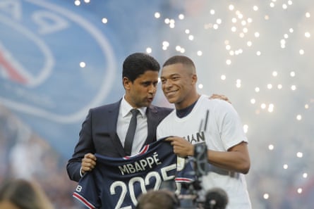 Nasser Al-Khelaifi and Kylian Mbappé in 2022 with the PSG 2025 shirt that did not tell the full story.