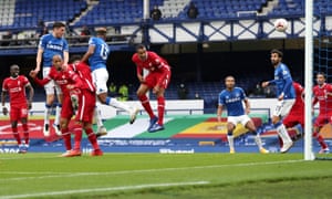 Michael Keane of Everton scores.