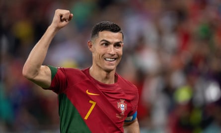 Cristiano Ronaldo célèbre alors que João Félix marque pour le Portugal lors du match du Groupe H de la Coupe du Monde de la FIFA entre le Portugal et le Ghana le 24 novembre 2022 à Doha, au Qatar.