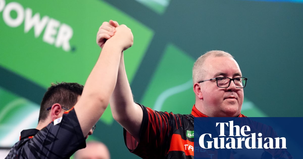 Title hopeful Bunting survives huge scare at PDC World Championship