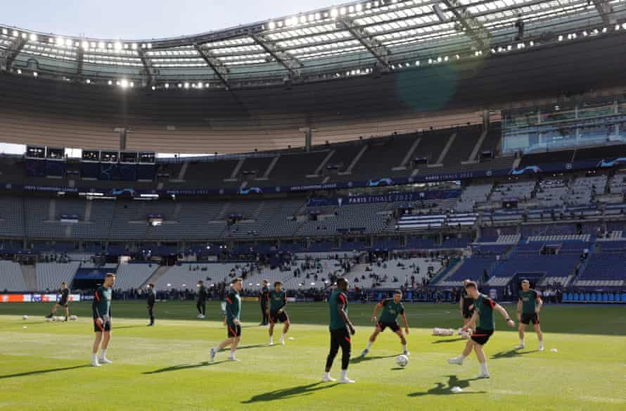 Les joueurs de Liverpool participent à une séance d'entraînement la veille de la finale de la Ligue des champions.