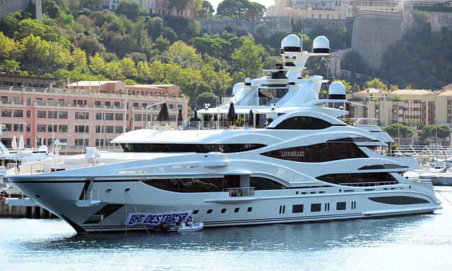 Pranksters rename Green’s £100m superyacht the BHS Destroyer in 2016.