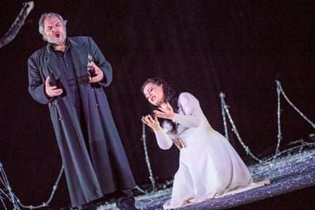 Željko Lučić at Count di Luna and Lianna Haroutounian as Leonora in the Royal Opera’s Il Trovatore.