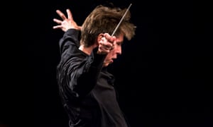 Esa-Pekka Salonen conducting in 2015