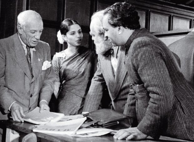 De Silva with Pablo Picasso, Jo Davidson and Mulk Raj Anand in 1948.