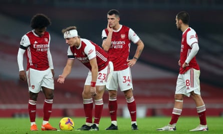 David Luiz plays on for Arsenal with his head bandaged.