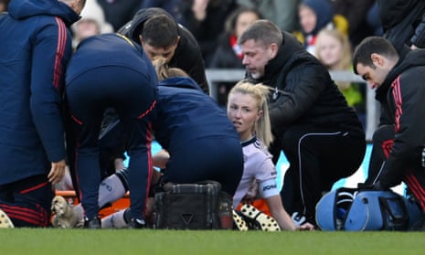 Leah Williamson receives medical attention after sustaining the injury playing for Arsenal at Manchester United.