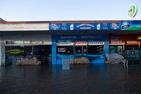 Branditt Avenue shops in North Shepparton sandbagged as the floodwaters rise
