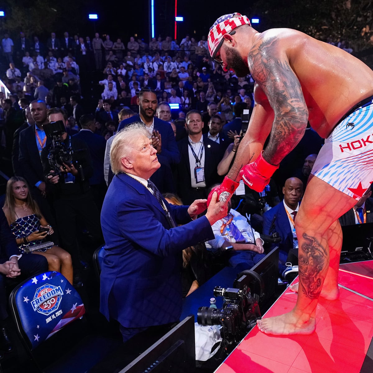 Ο μαχητής του UFC που κορόιδεψε τη Μισέλ Ομπάμα ισχυρίζεται ότι όλα ήταν ένα κομπλιμέντο