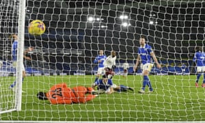 Alexandre Lacazette fires home the winning goal.