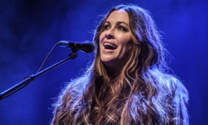 Alanis Morissette Review Jagged Little Pill Still Cuts Deep After 25 Years Music The Guardian