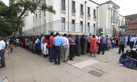 Zimbabweans wait to withdraw cash in Harare, May 2016.