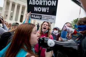 Pro-choice and anti-abortion activists