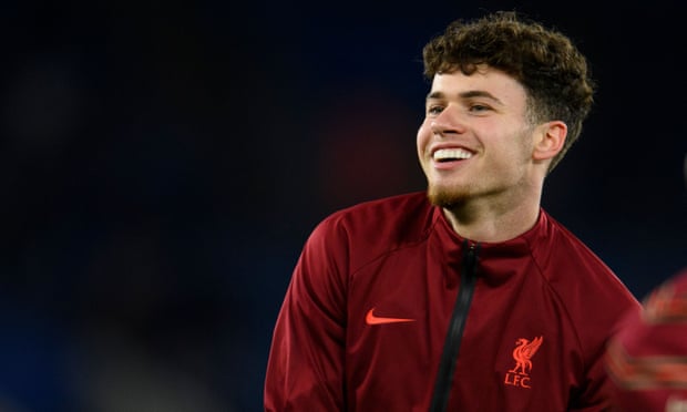 Neco Williams durante su paso por el Liverpool