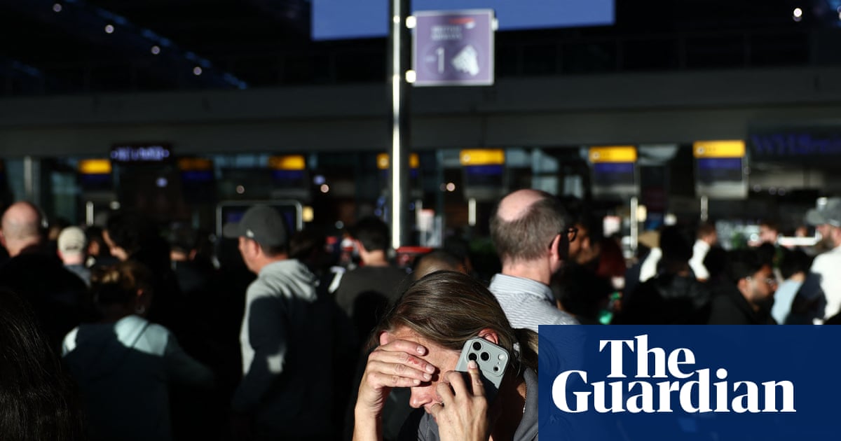 UK air traffic control chaos disrupts flights for hundreds of thousands of passengers