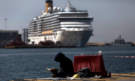 Athens wants to clear the Piraeus port of its makeshift refugee camp before Orthodox Easter on 1 May.