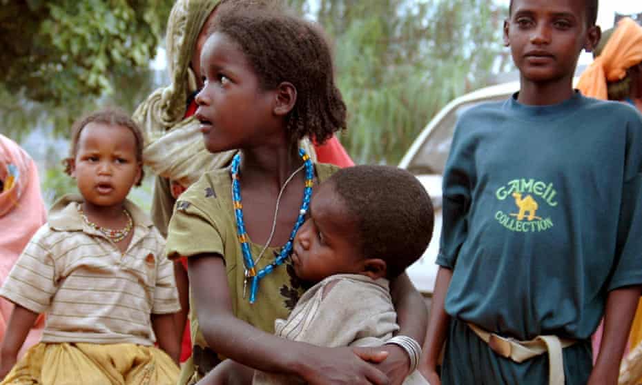 Ethiopian children at a food distribution centre