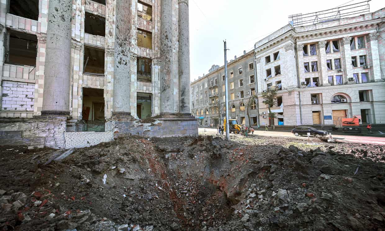 Ukraine troops begin counter-offensive in south as Russia (theguardian.com)