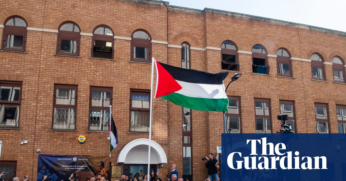 A glut of VIPs and a heckled minister see Palestinian flag raised at London’s newest embassy